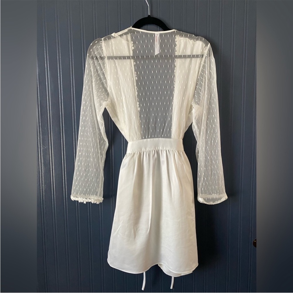 Robe - Picture 4 of 6